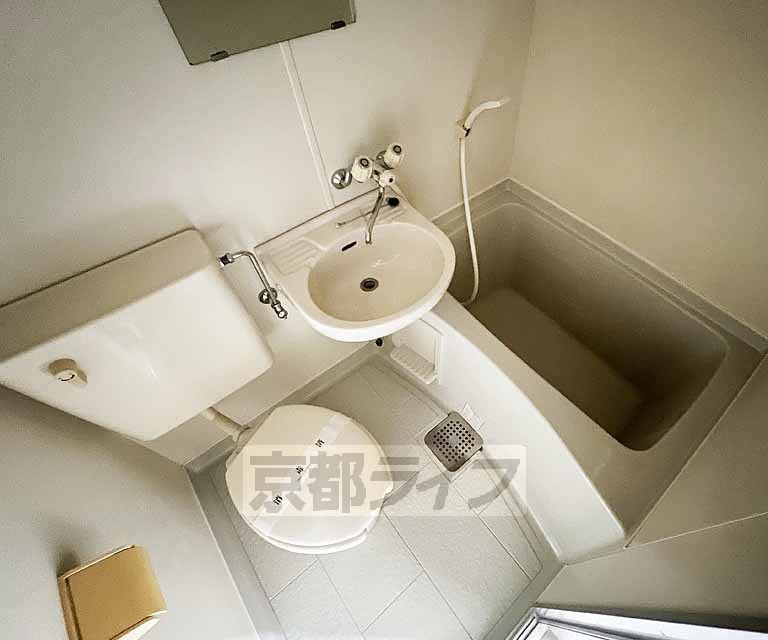 バス・シャワールーム　清潔感あるユニットバス