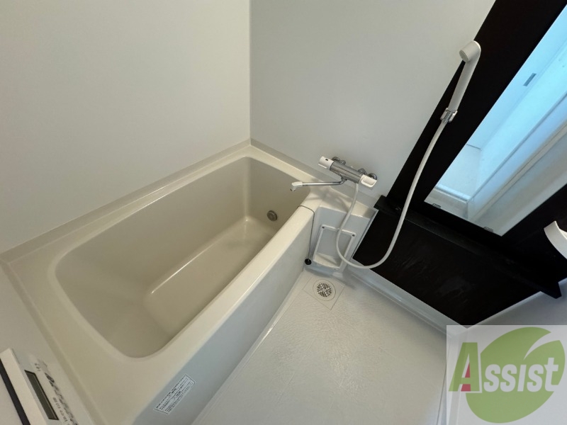 バス・シャワールーム　お風呂になります。一日の疲れを癒してくださいね。