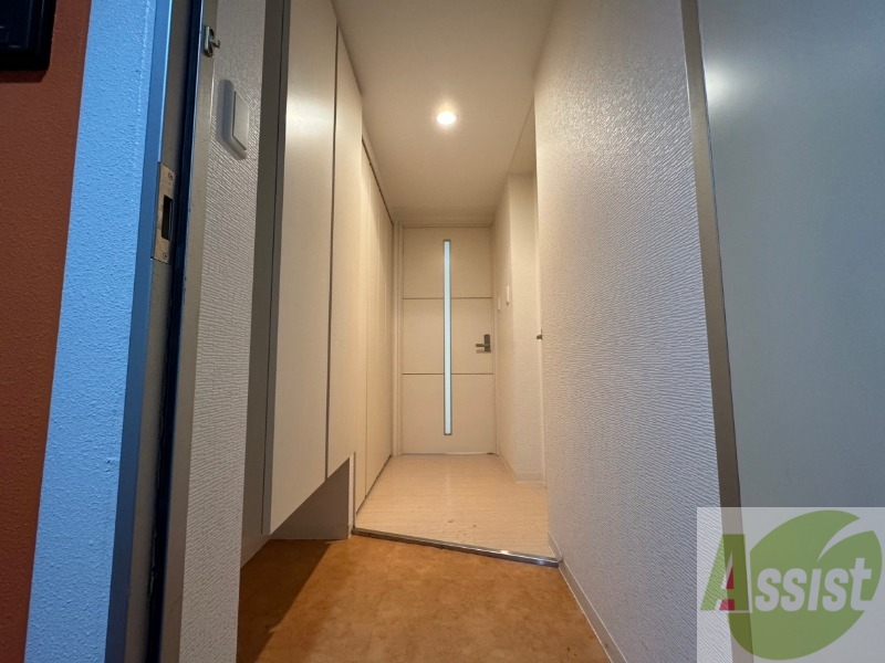 玄関　玄関です。ご覧の通り広々としていますね。