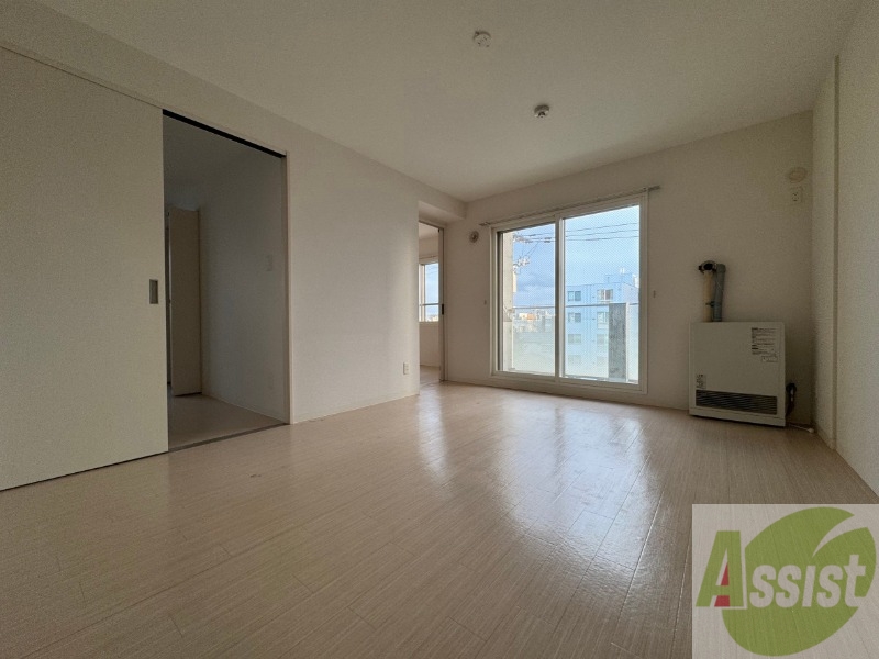 居室・リビング　広々としたリビングですね。使い勝手がよさそうですね！