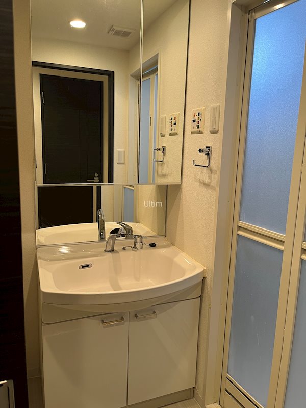 洗面設備　※別のお部屋の写真です