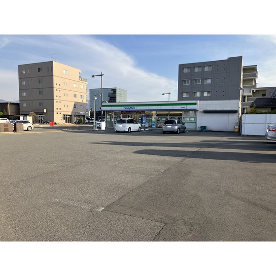 コンビニ　ファミリーマート長野栗田店（コンビニ）まで282m