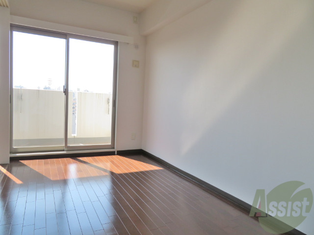 その他部屋・スペース　６．１帖の洋室は寝室にするのもよさそうですね。