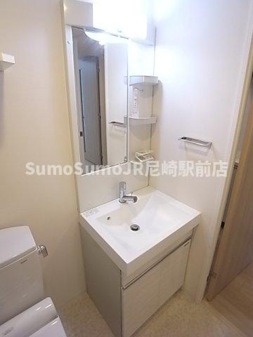 洗面設備　コンパクトで使いやすい洗面所