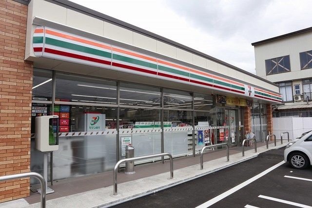 コンビニ　セブンイレブン上越本町１丁目店（コンビニ）まで500m