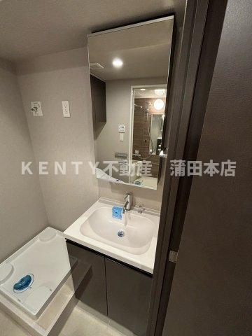 洗面設備　ゆったりとスペースのある洗面所