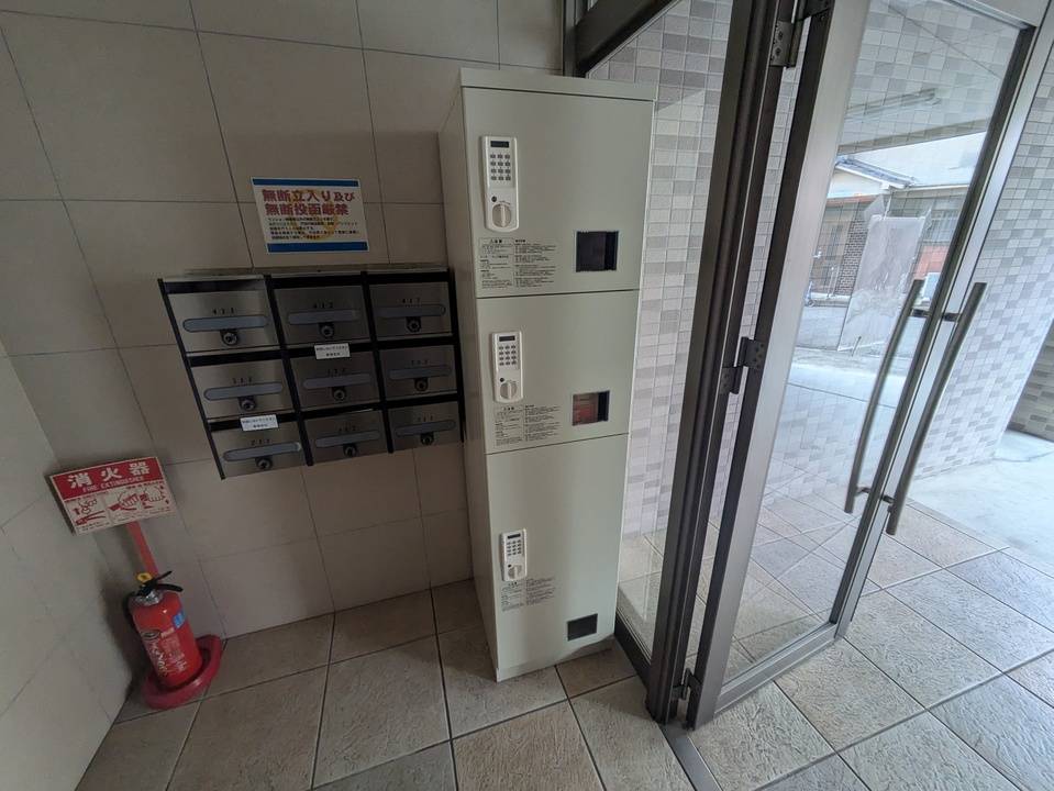 エントランス　宅配ボックス