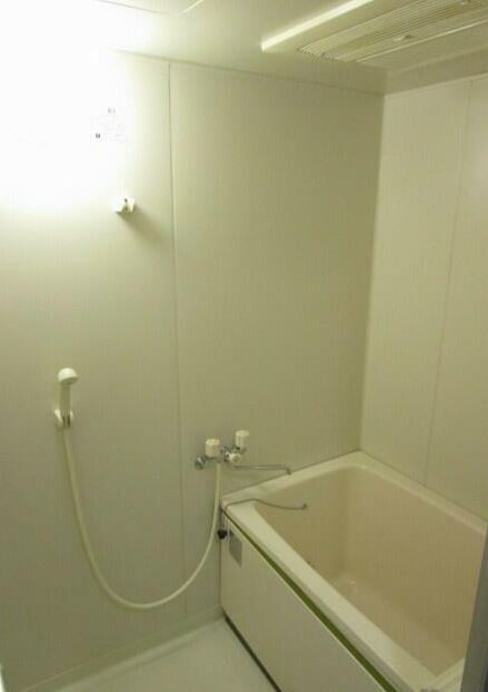 バス・シャワールーム　※同物件、別部屋の写真です。