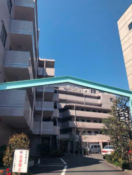 エントランス　落ち着いたエントランスです