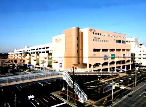 ショッピングセンター　トレッサ横浜（ショッピングセンター）まで316m