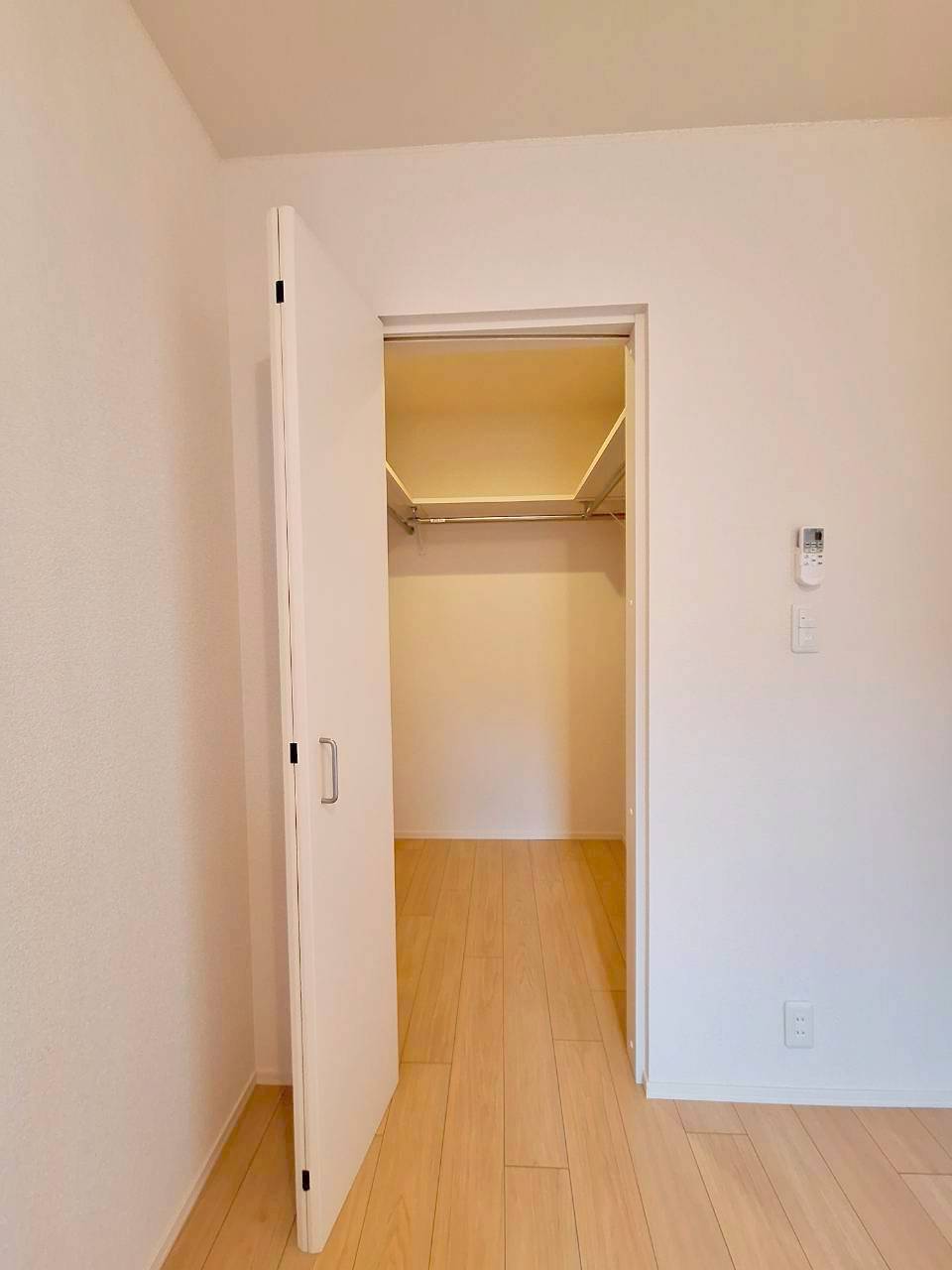 収納　★ウォークインクローゼット／同物件別号室写真★