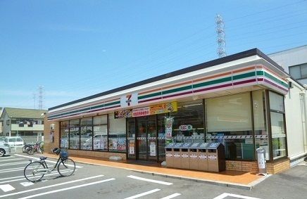 コンビニ　セブンイレブン（コンビニ）まで270m