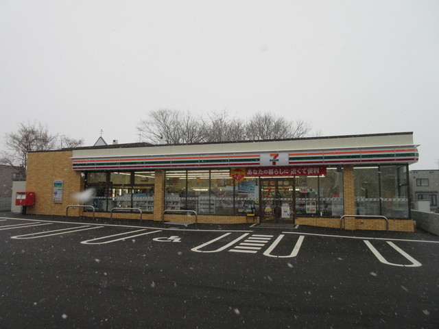 コンビニ　セブンイレブン札幌発寒6条7丁目店（コンビニ）まで376m