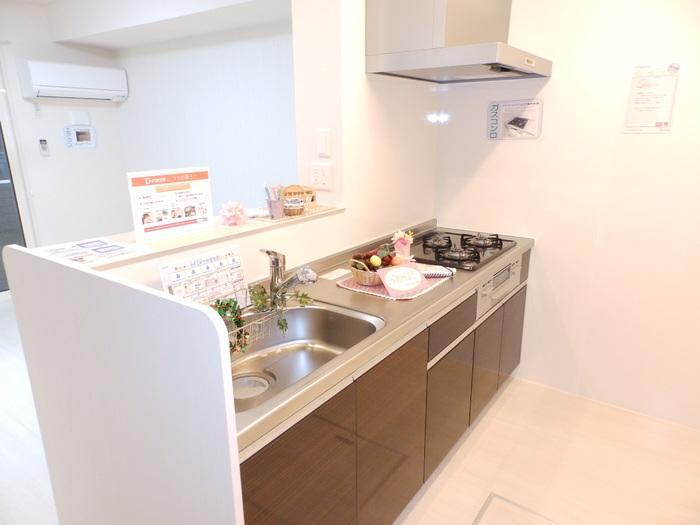 キッチン　対面キッチン（3口ガスコンロ付き）