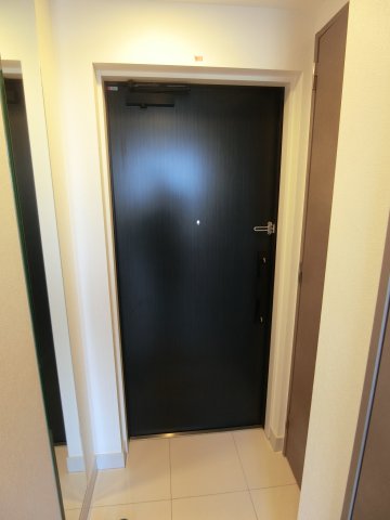 玄関　他のお部屋の参考写真となります。