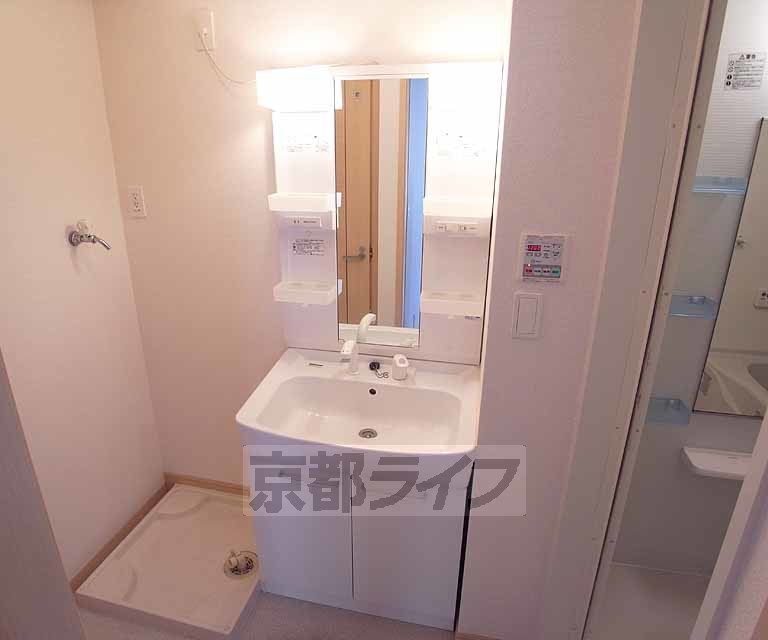 洗面設備　独立洗面台付です。