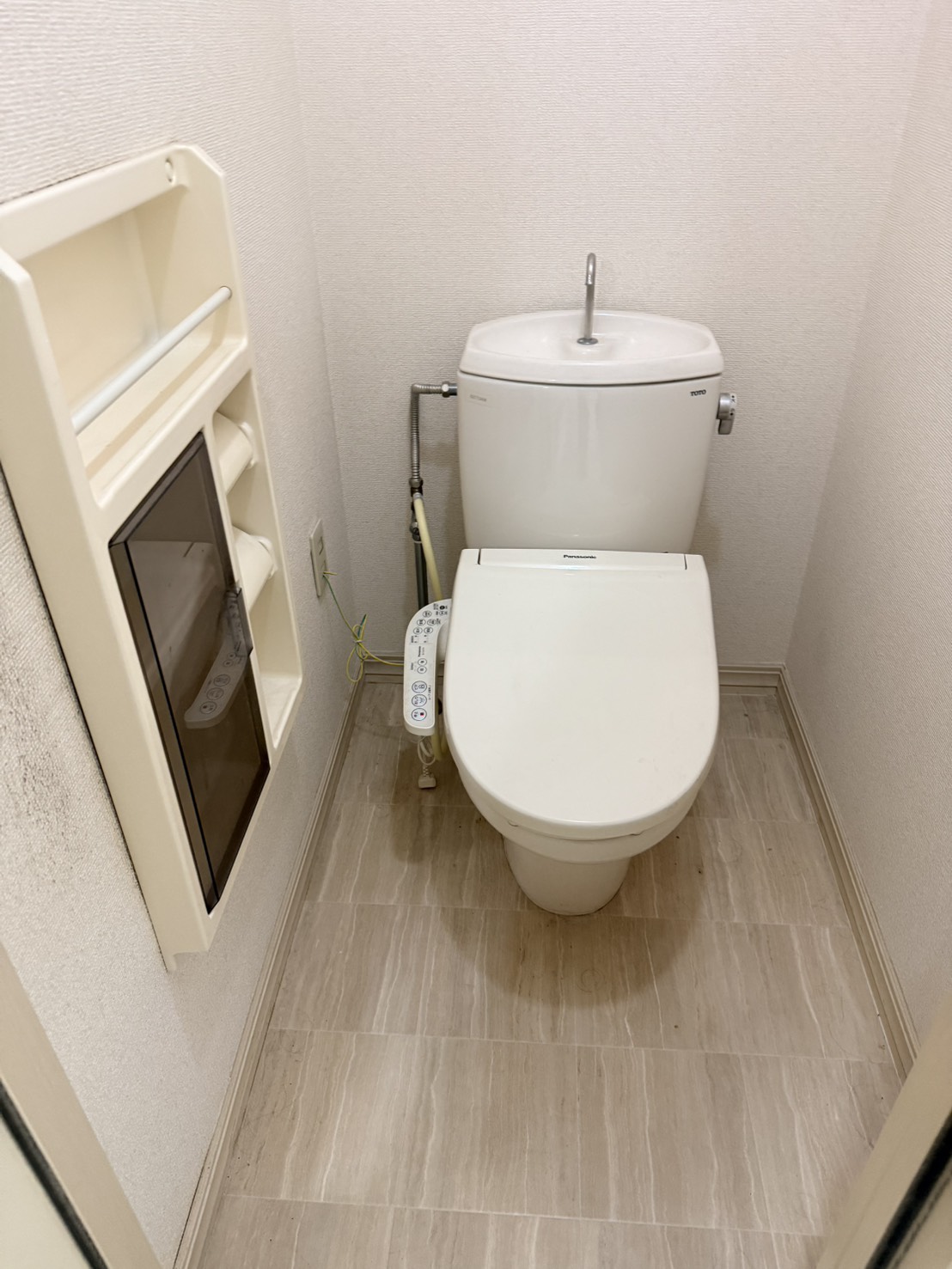 トイレ　ウォシュレット便座は残置物となります。