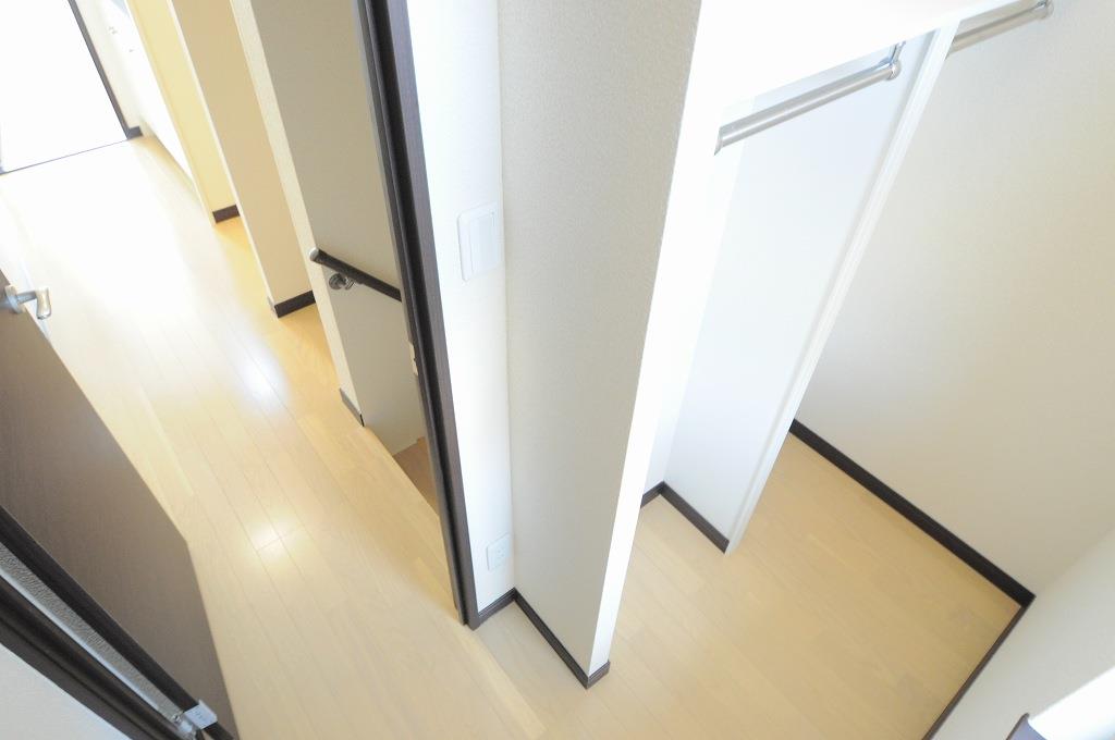 収納　２Ｆ階段上がると踊場あり収納可能　１Ｆは玄関収納あり