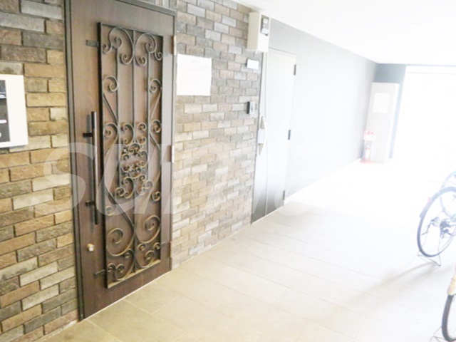 ロビー　玄関前です☆