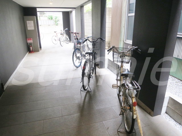 その他共有部分　こちらに自転車置けます☆