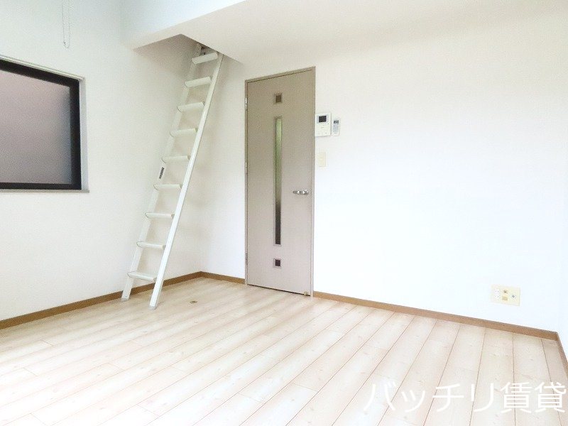 居室・リビング　同型タイプの為、現状を優先致します。