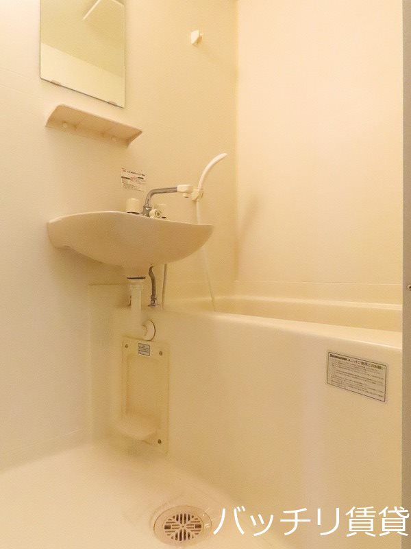 バス・シャワールーム　同型タイプの為、現状を優先致します。