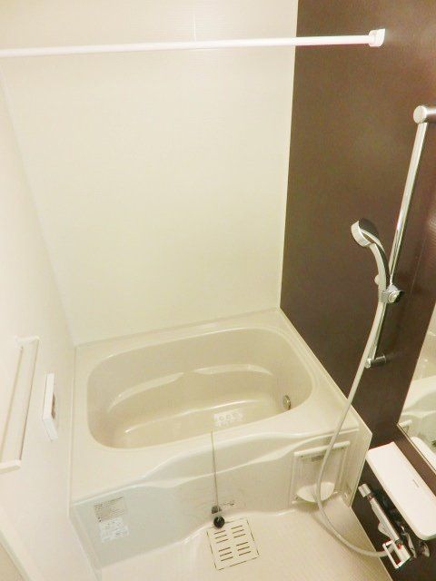 バス・シャワールーム　追い焚き付きのバスルーム