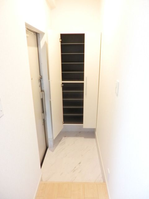 玄関　シューズボックス付きの玄関です