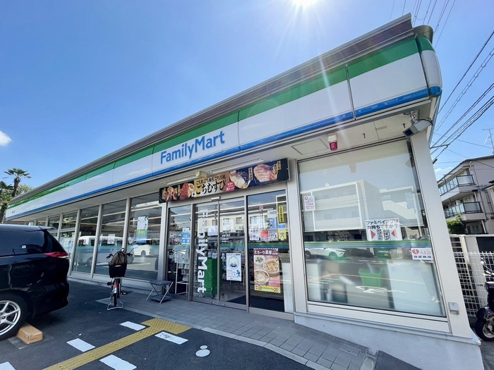 コンビニ　ファミリーマート（コンビニ）まで405m