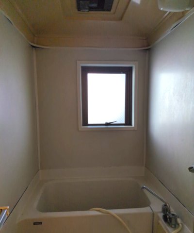 バス・シャワールーム　クリーニング前の写真です