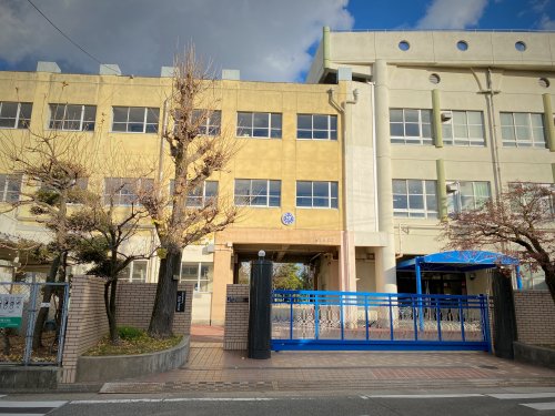 小学校　汐路小学校（小学校）まで924m
