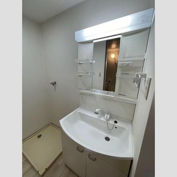 洗面設備　同物件別部屋の参考写真です。(現況優先)