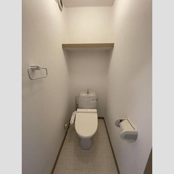 トイレ　同物件別部屋の参考写真です。(現況優先)