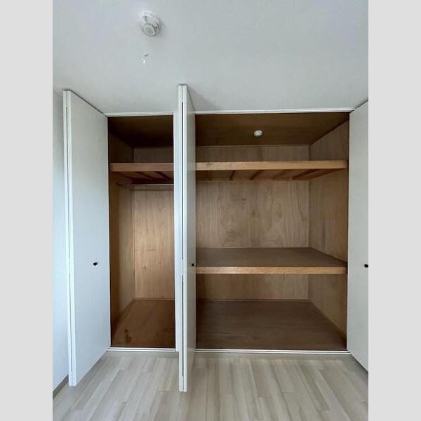 収納　同物件別部屋の参考写真です。(現況優先)
