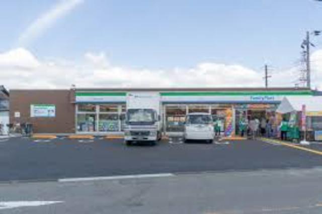 コンビニ　ファミリーマート枚方田口二丁目店（コンビニ）まで735m