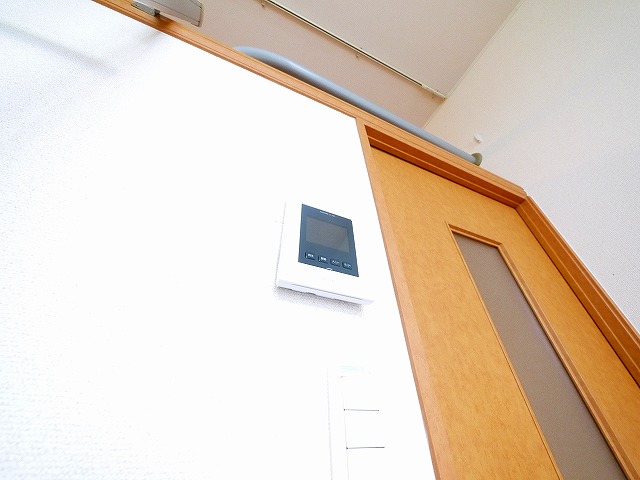 セキュリティ　お顔が見えるモニター付きインターホンで安心。