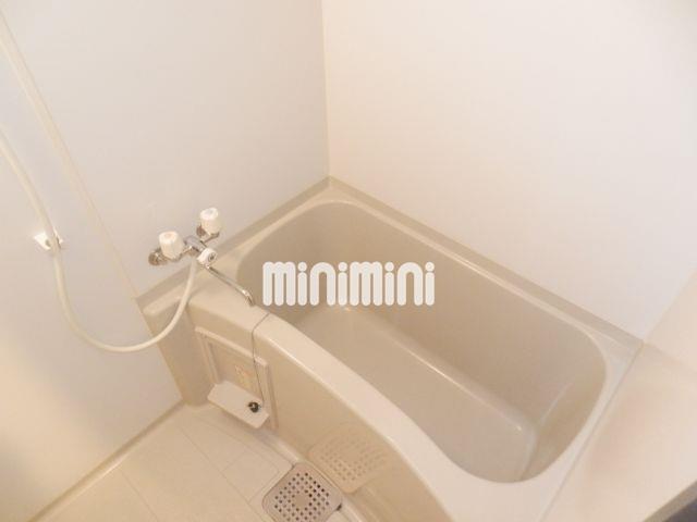 バス・シャワールーム　清潔感のあるお風呂です。