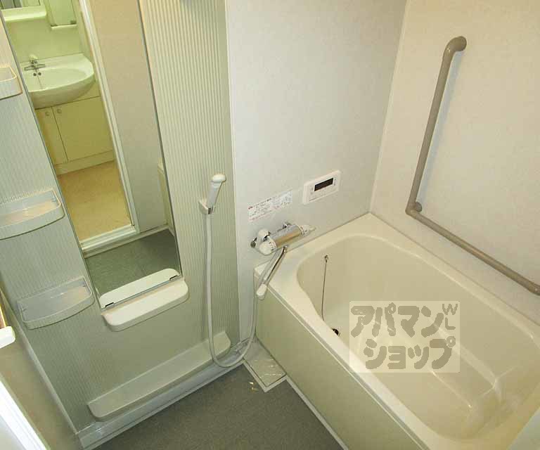 バス・シャワールーム　３号室の写真です。