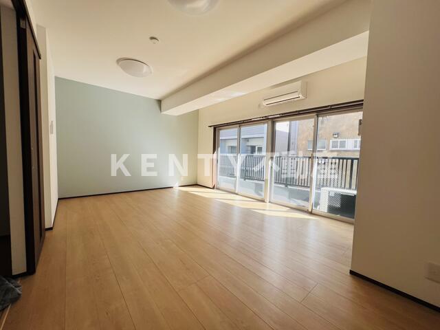 居室・リビング　こちらの居間で趣味の時間をお楽しみください