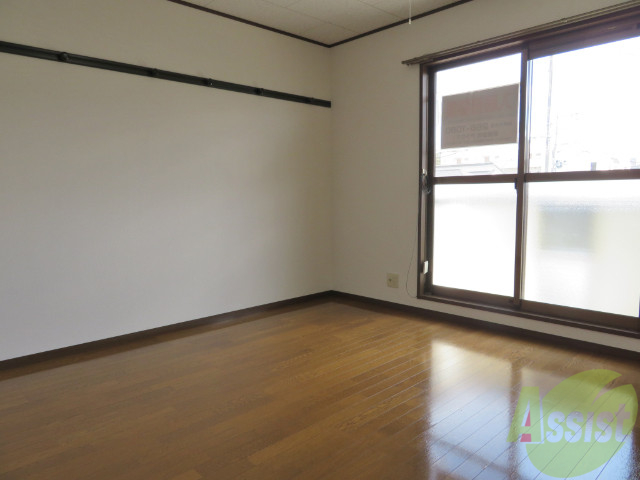 居室・リビング　陽の光が差し込む明るいお部屋は気持がいいですね。