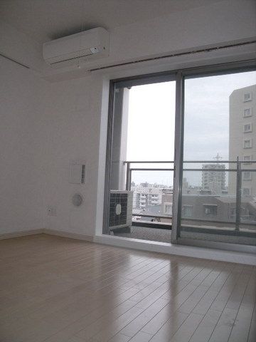 その他部屋・スペース　明るい洋室　エアコン完備