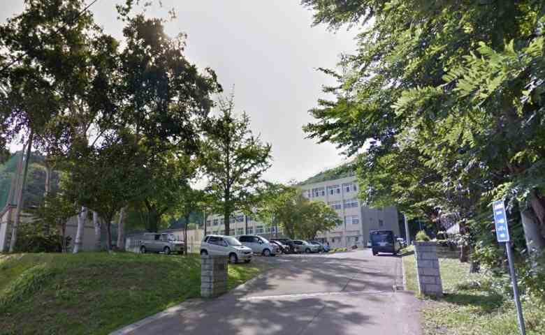 中学校　西陵中学校（中学校）まで851m