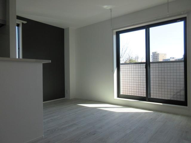 居室・リビング　使いやすい形の為、レイアウトを楽しめます♪