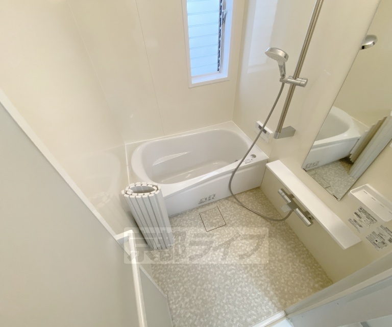 バス・シャワールーム　ゆったり浸かれるお風呂です。