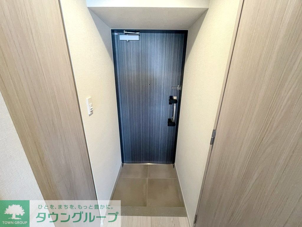 玄関　お問合せは(株)タウンハウジング東京へ