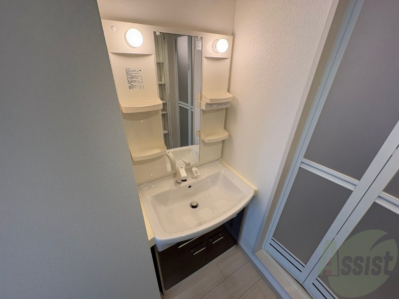 洗面設備　シャンプードレッサー。身支度はここでばっちりですね。