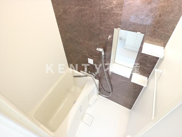 バス・シャワールーム　コンパクトで使いやすいお風呂です