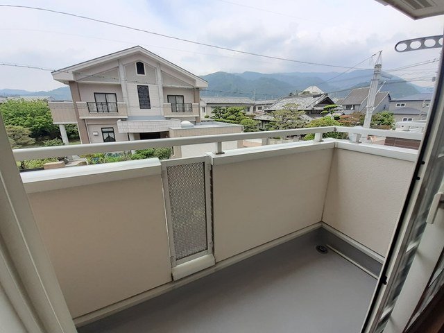バルコニー　陽当たり良好なバルコニーです
