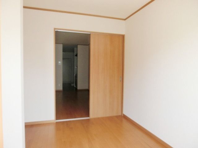 その他部屋・スペース　ベランダ側からのお部屋です。