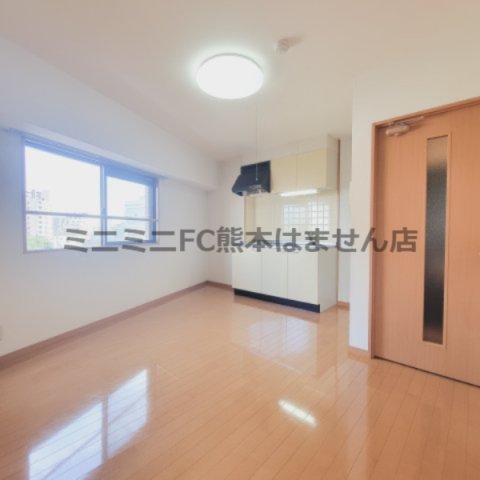 居室・リビング　写真は同間取りの別号室です　現況優先